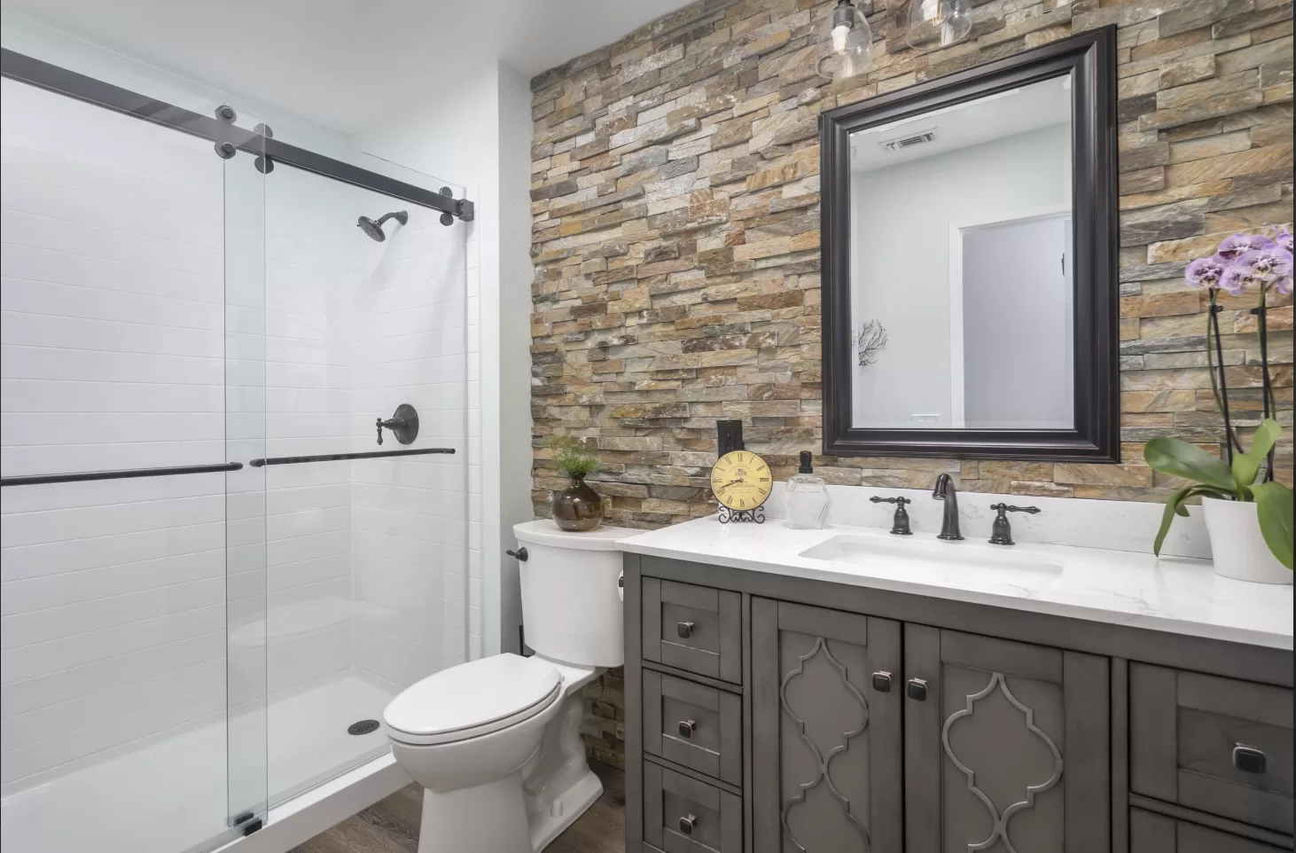 “LG in-home Easy Step curb shower with low-threshold entry for easy access.”